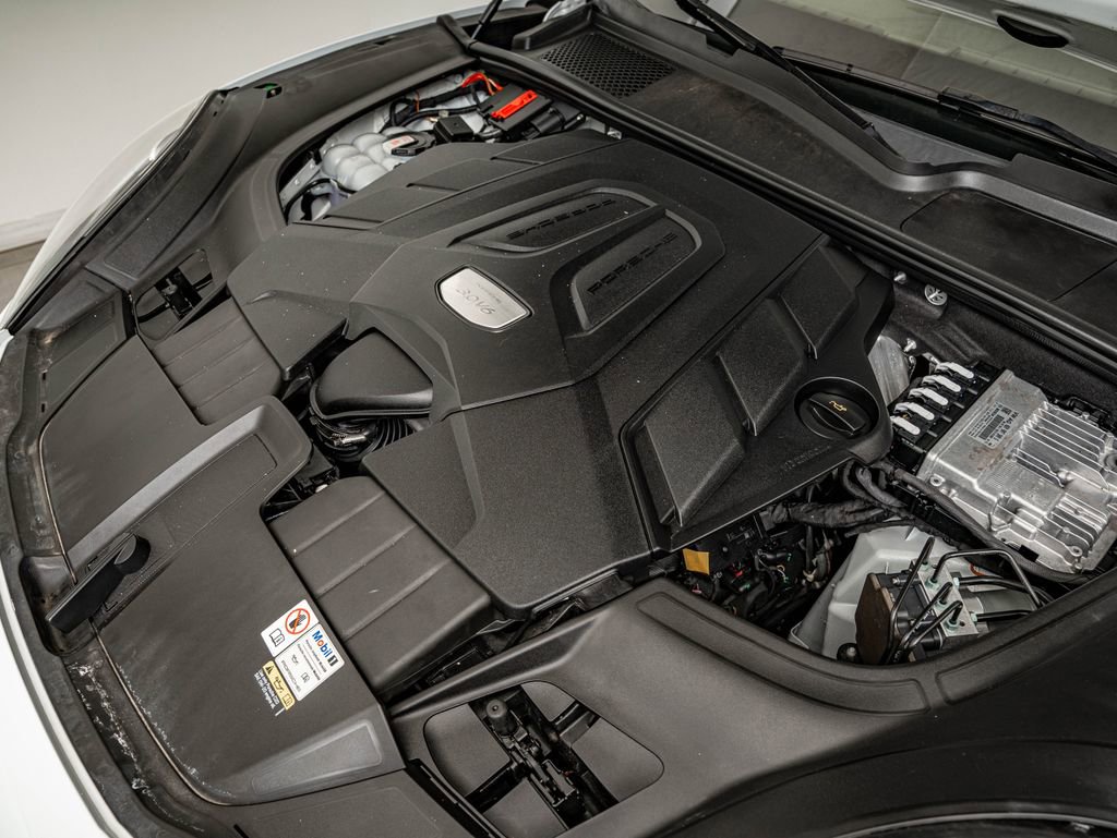 Certified 2023 Porsche Cayenne Platinum Edition image 48