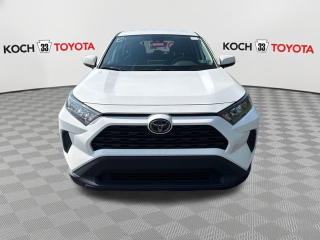 Used 2022 Toyota RAV4 LE AWD/4WD image 2