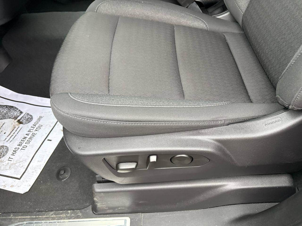 Used 2024 Chevrolet Silverado 1500 LT AWD/4WD image 9