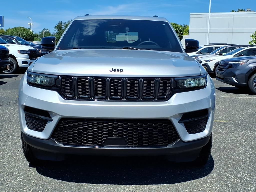 Certified 2024 Jeep Grand Cherokee Altitude RWD image 2