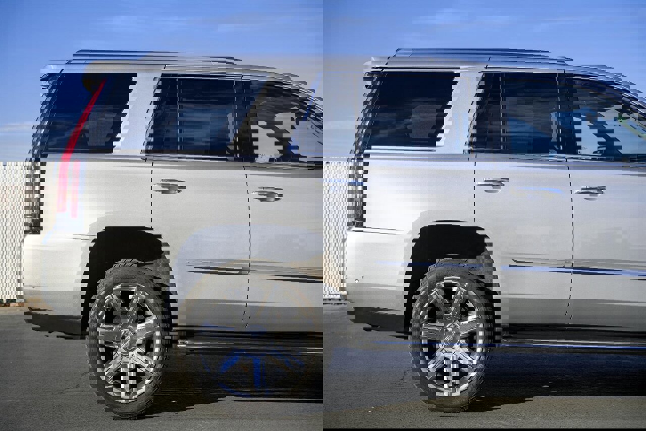 Used 2020 Cadillac Escalade Luxury image 9