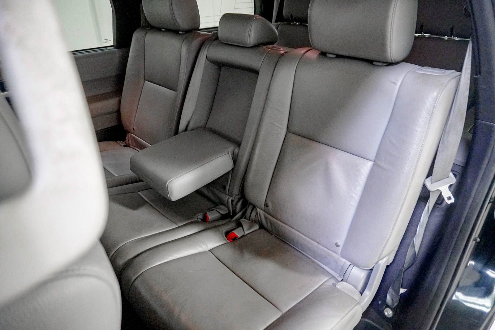 Used 2014 Toyota Sequoia Limited AWD/4WD image 39