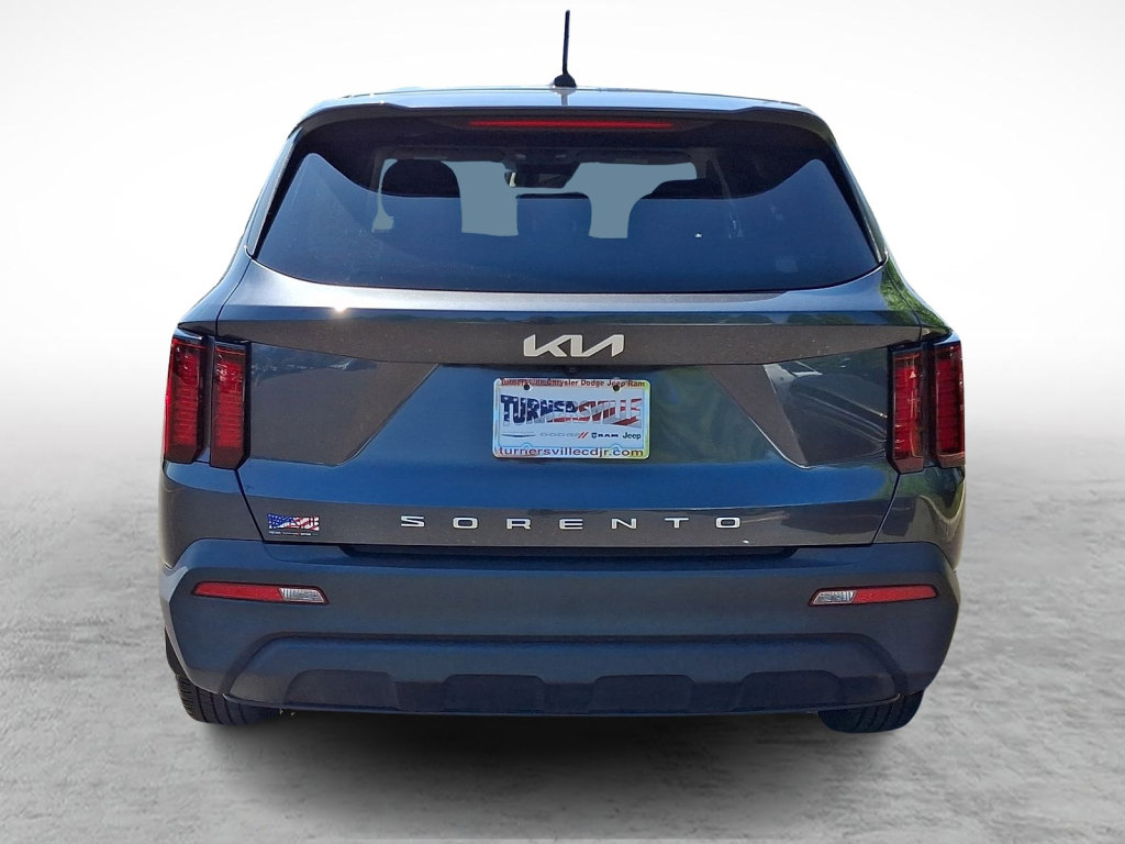 Used 2022 Kia Sorento LX FWD image 4