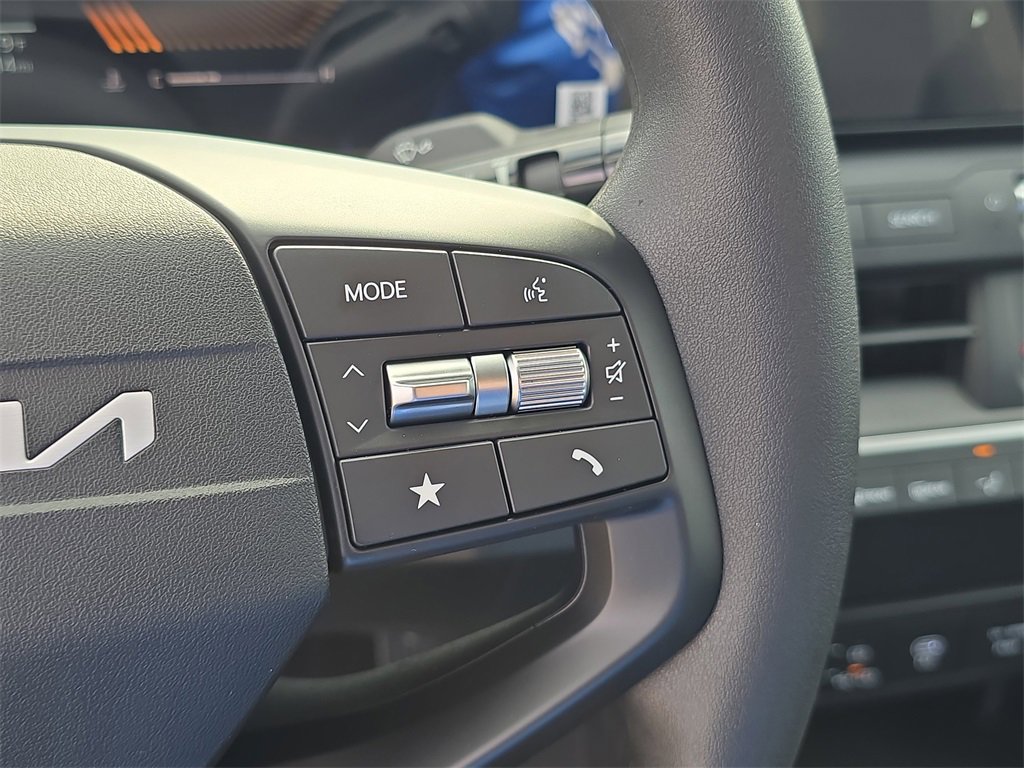 New 2025 Kia K4 LXS image 33