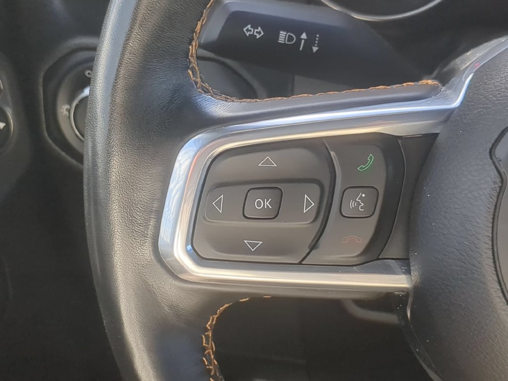 Used 2022 Jeep Wrangler Unlimited Sahara AWD/4WD image 15