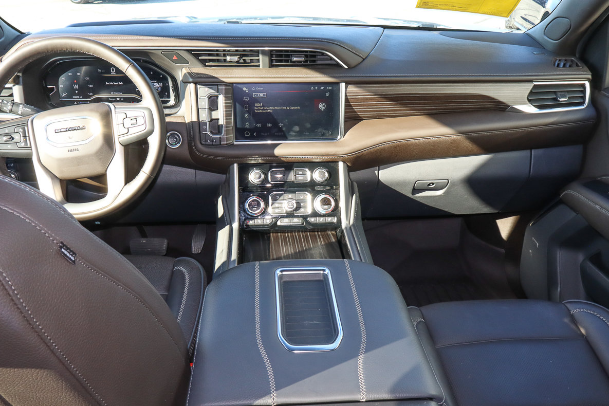 Used 2024 GMC Yukon XL Denali AWD/4WD image 11