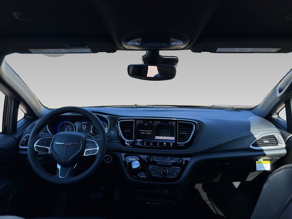 New 2026 Chrysler Pacifica Select image 3
