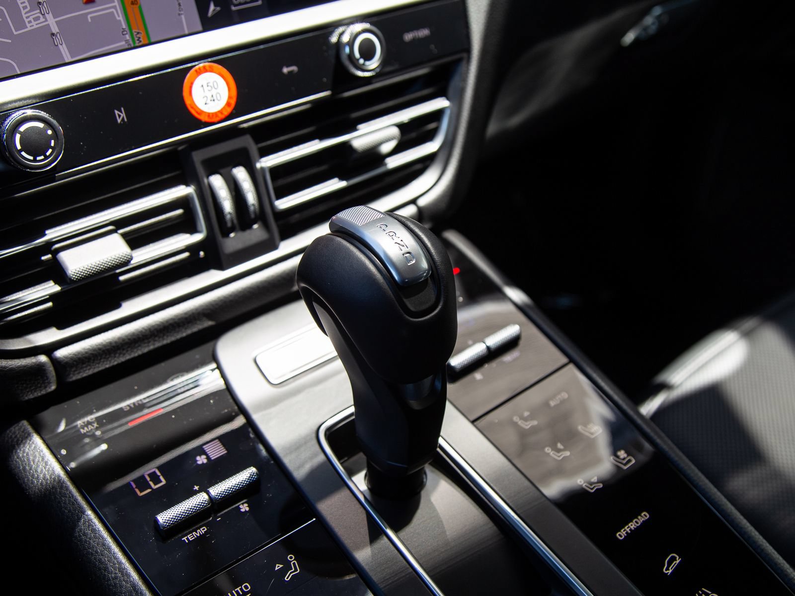 Certified 2024 Porsche Macan S AWD/4WD image 22