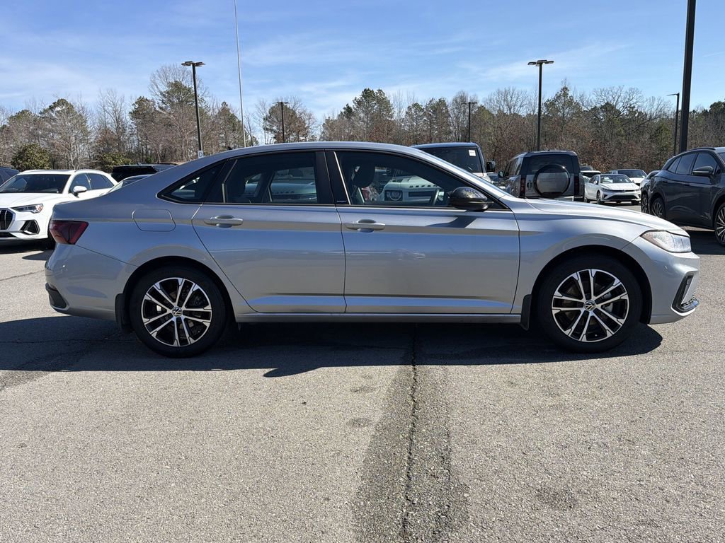 Used 2025 Volkswagen Jetta Sport image 6