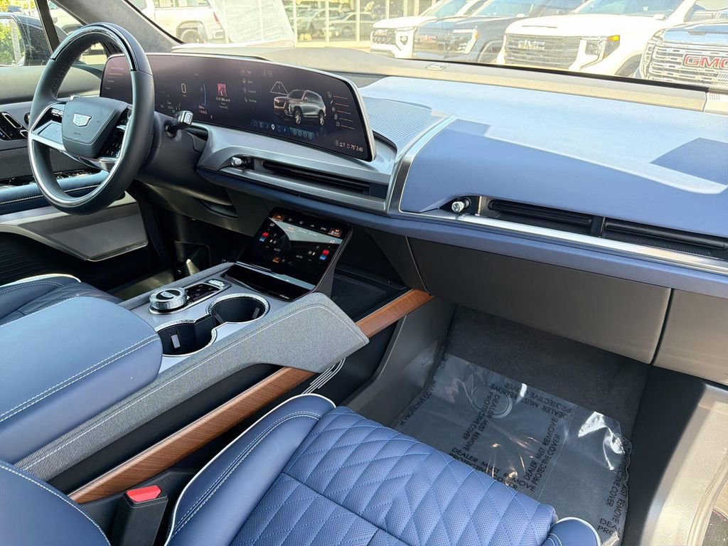 Certified 2026 Cadillac Vistiq Premium Luxury AWD/4WD image 34