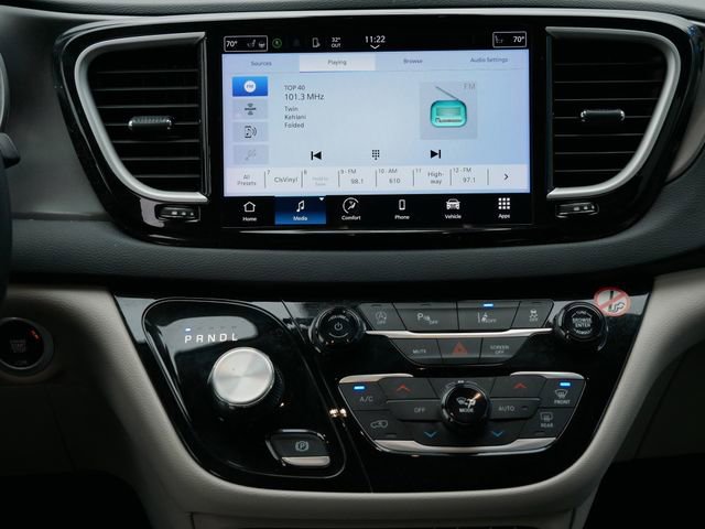 Used 2023 Chrysler Pacifica Touring-L image 7