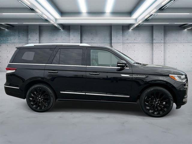 Certified 2023 Lincoln Navigator Reserve AWD/4WD image 3