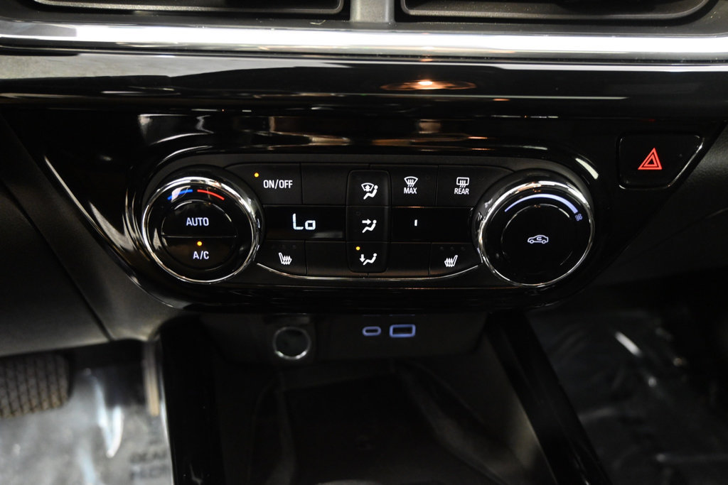 Used 2024 Chevrolet Trax RS w/ Sunroof Package FWD image 30