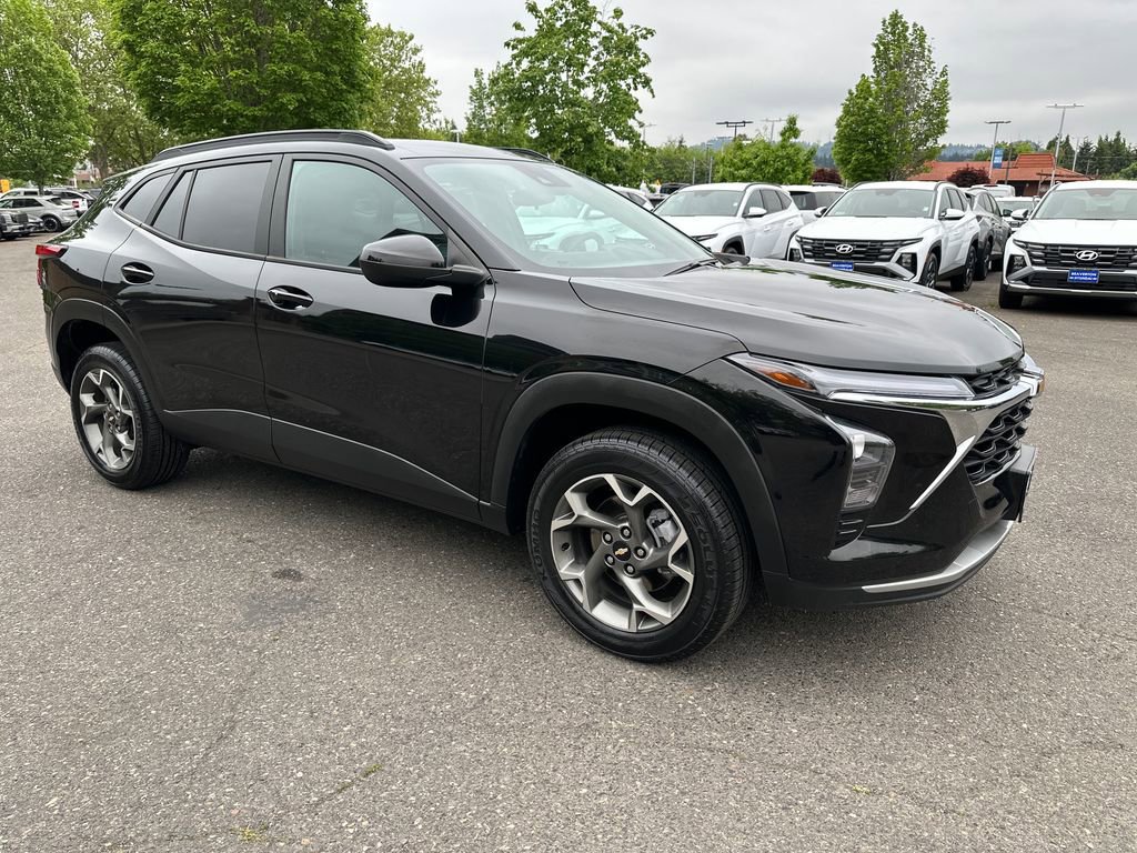 Used 2024 Chevrolet Trax LT w/ Driver Confidence Package FWD image 8