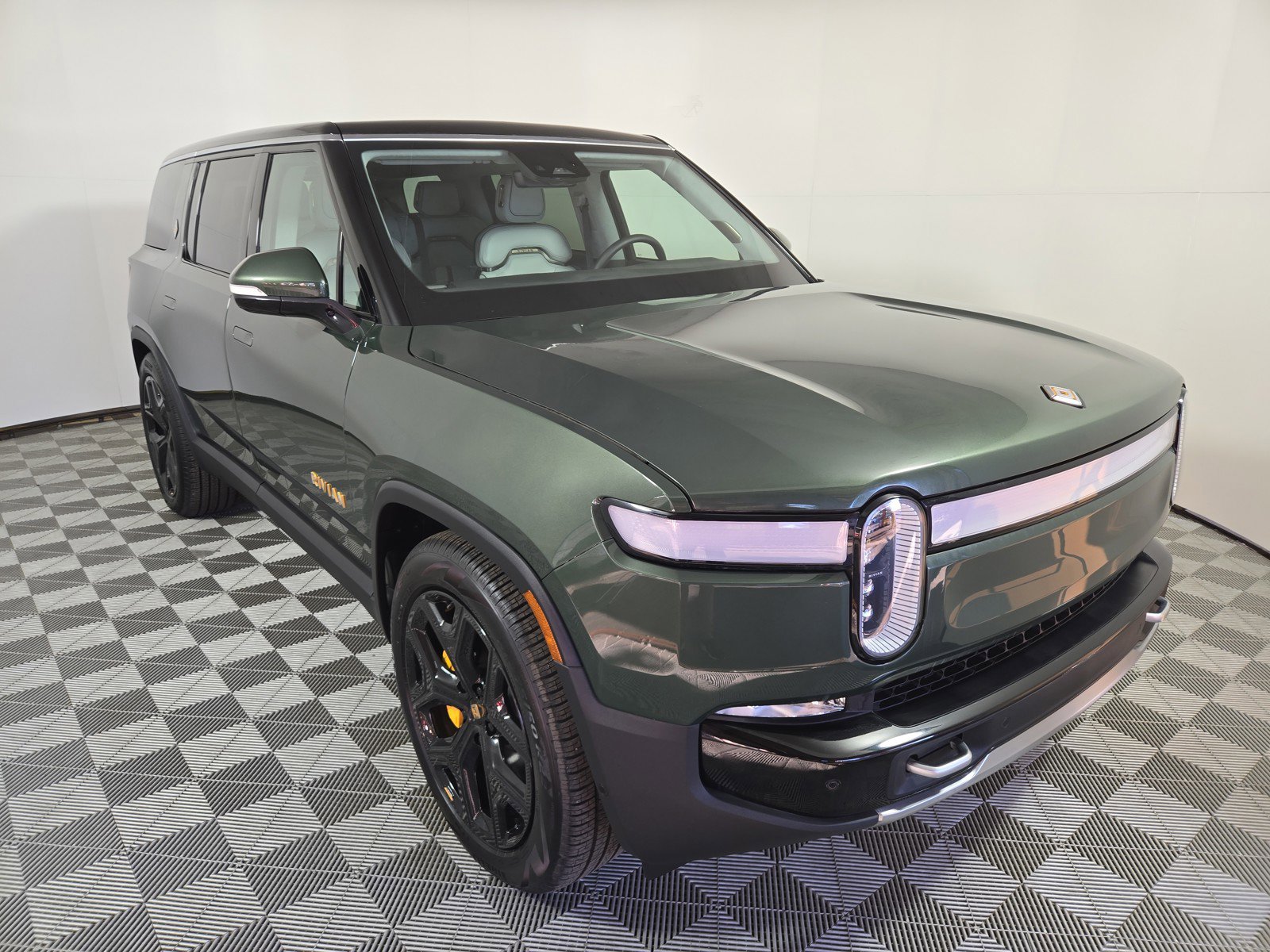 Used 2024 Rivian R1S Adventure image 7