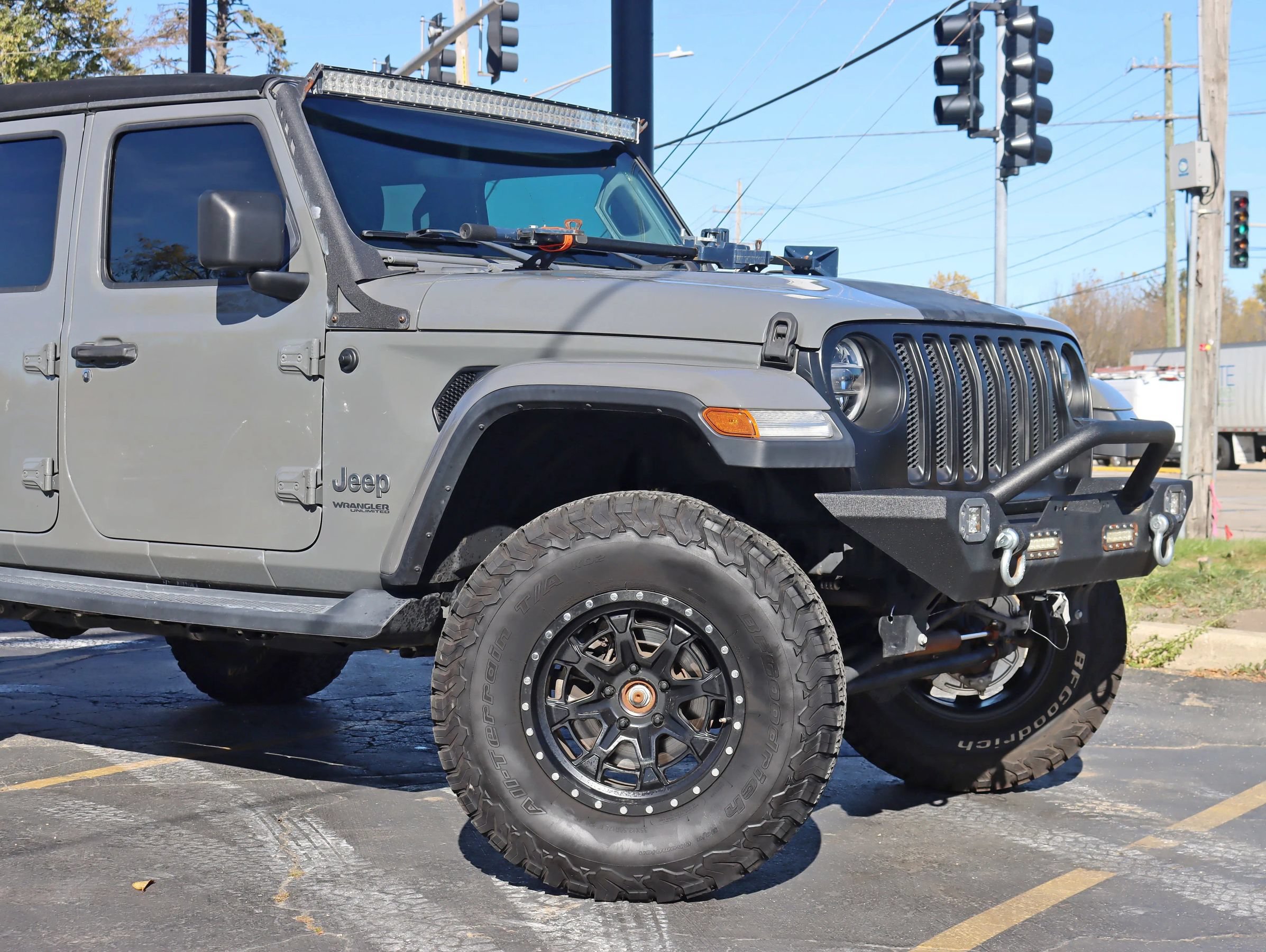 Used 2019 Jeep Wrangler Unlimited Sahara AWD/4WD image 4