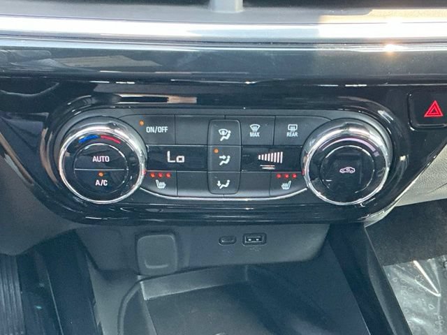 Used 2024 Chevrolet Trax RS w/ Sunroof Package FWD image 24