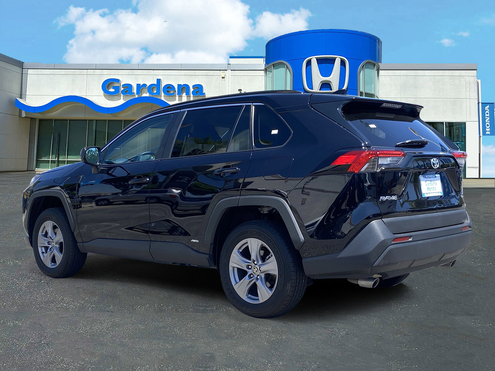 Used 2025 Toyota RAV4 LE image 4