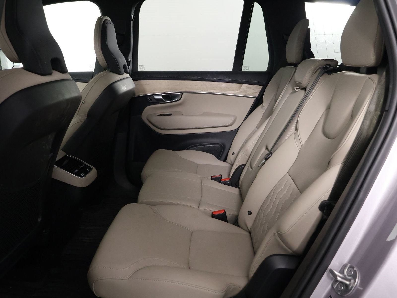 Certified 2026 Volvo XC90 B6 Plus w/ Protection Package Premier AWD/4WD image 32