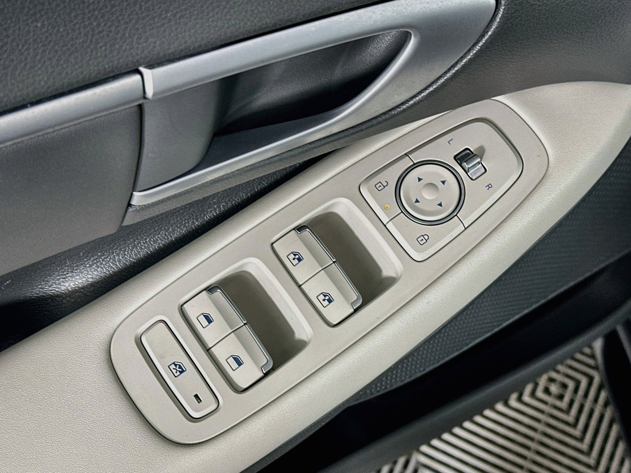 Used 2025 Hyundai Sonata SEL FWD image 15