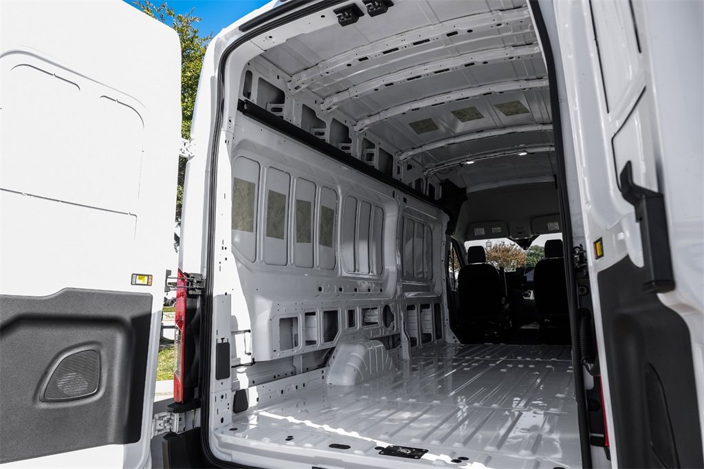 Used 2022 Ford E-Transit 148 High Roof Extended image 47