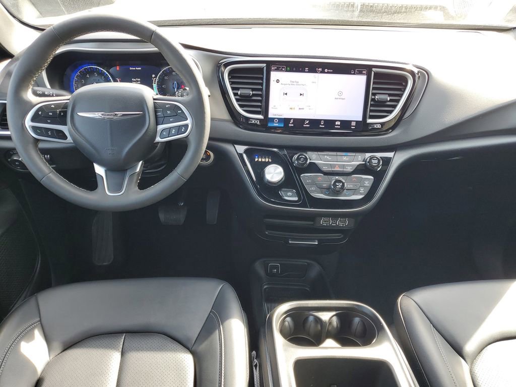 Used 2025 Chrysler Pacifica Select FWD image 26