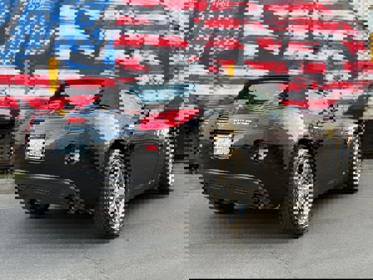 Used 2008 Pontiac Solstice GXP image 3