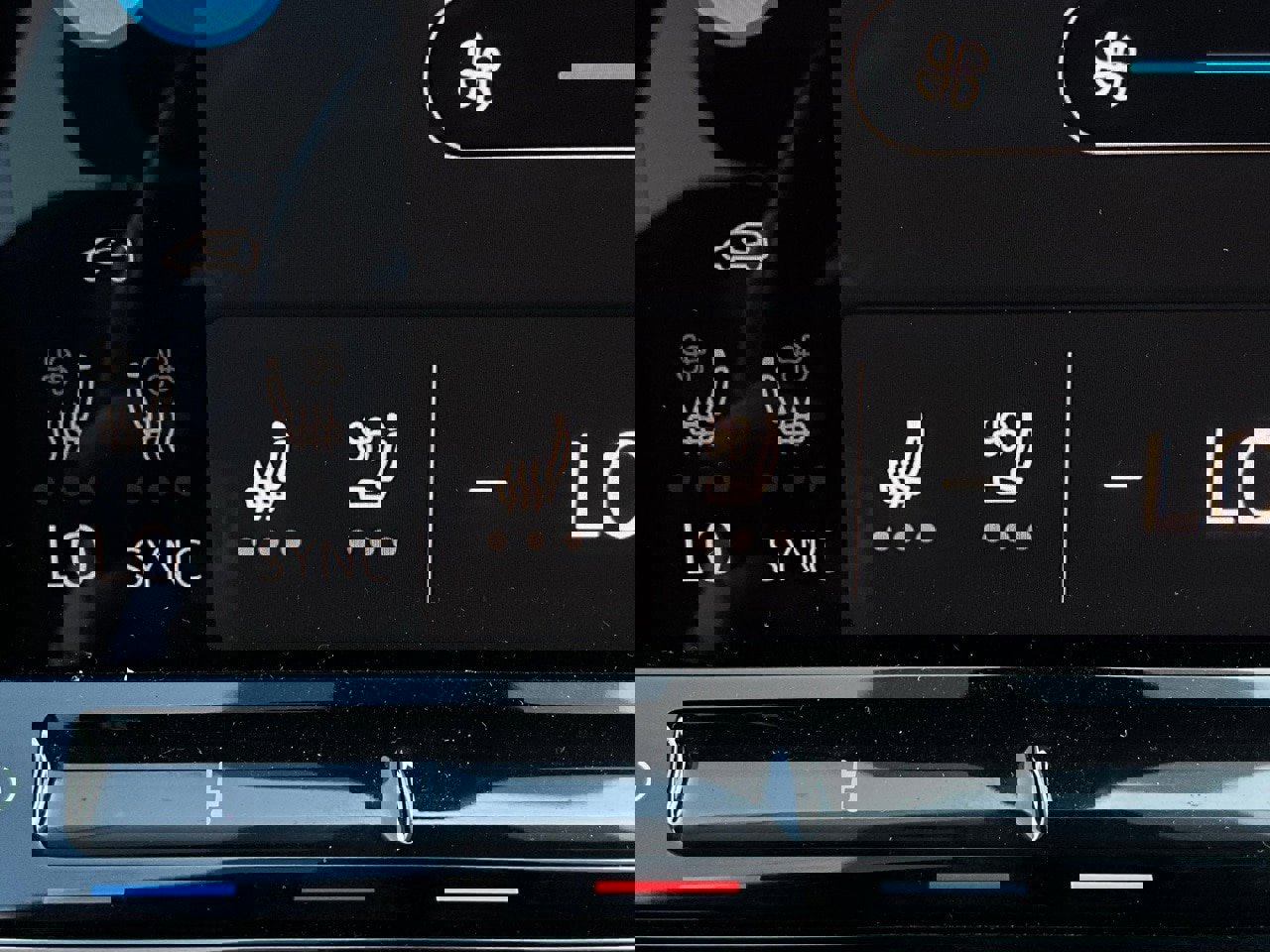 Used 2025 Volkswagen Atlas Cross Sport SE image 30