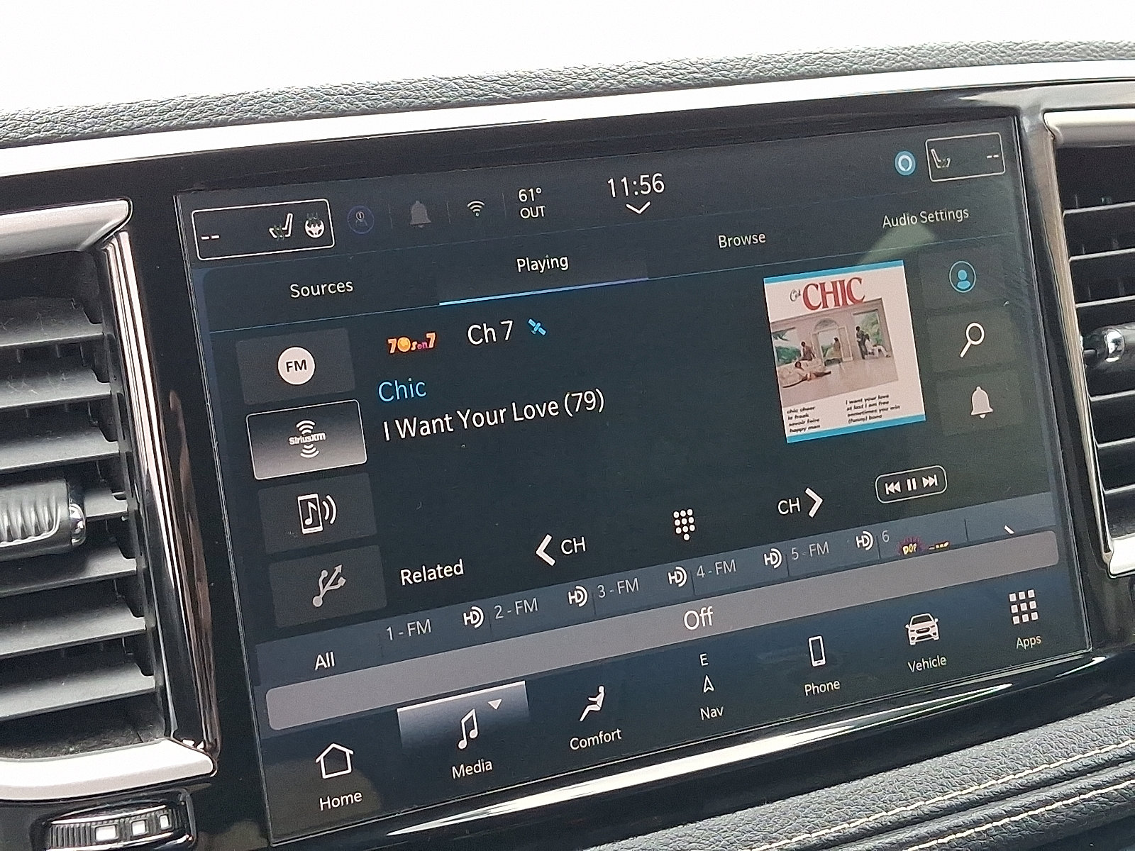 Used 2024 Chrysler Pacifica Limited FWD image 17