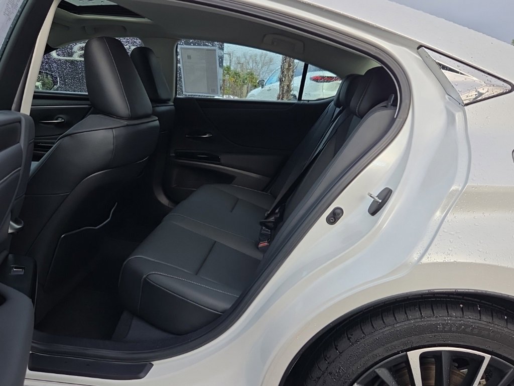 Certified 2024 Lexus ES 350 w/ Premium Package image 5