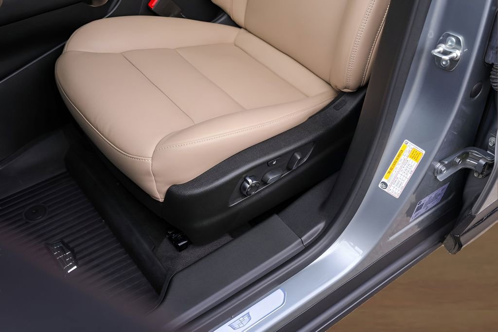 Certified 2024 Cadillac XT4 Premium Luxury w/ Active Safety Package image 8