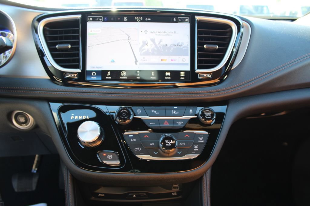 New 2026 Chrysler Pacifica Pinnacle image 27