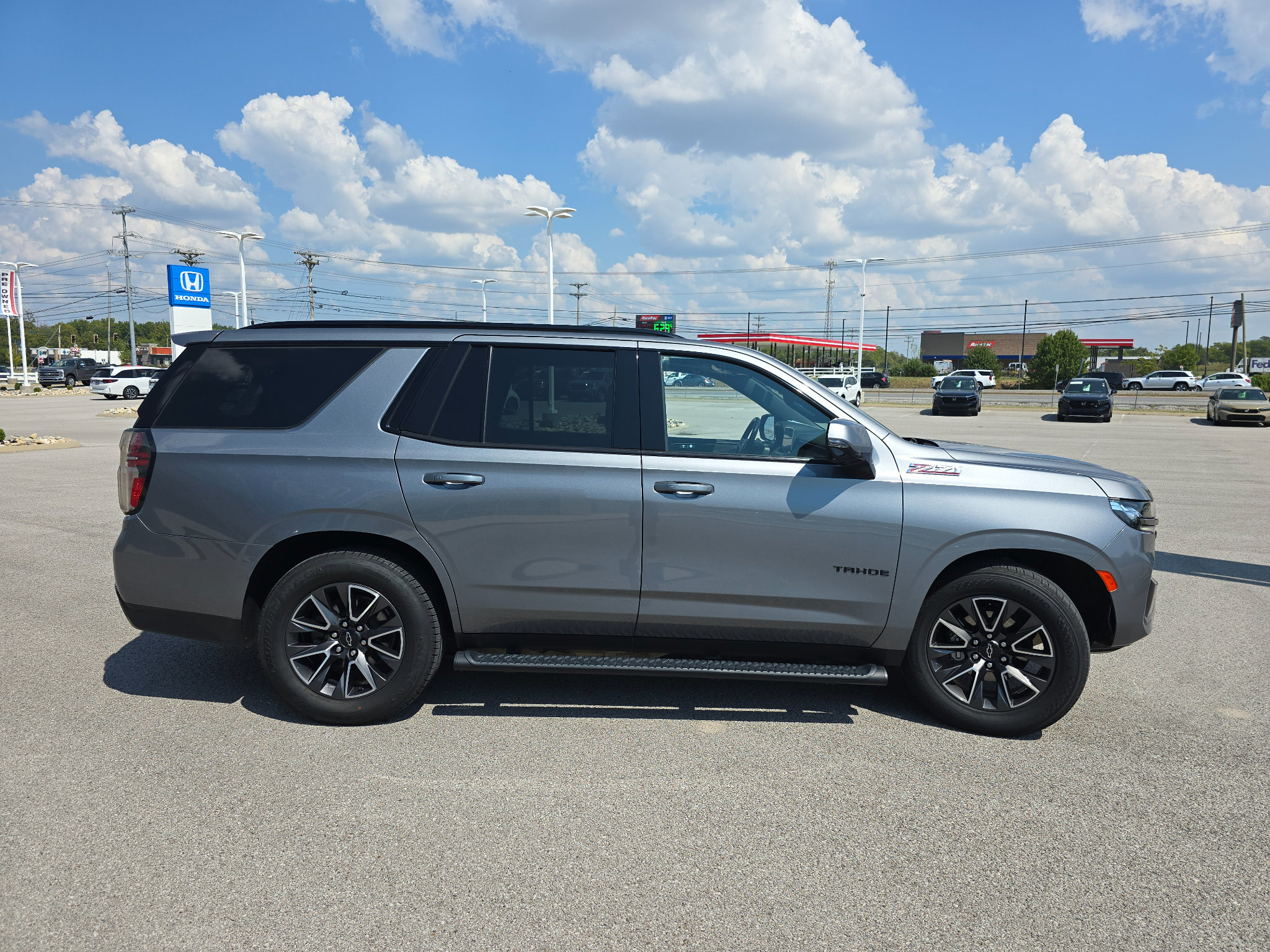Used 2022 Chevrolet Tahoe Z71 w/ Z71 Off-Road Package AWD/4WD image 5