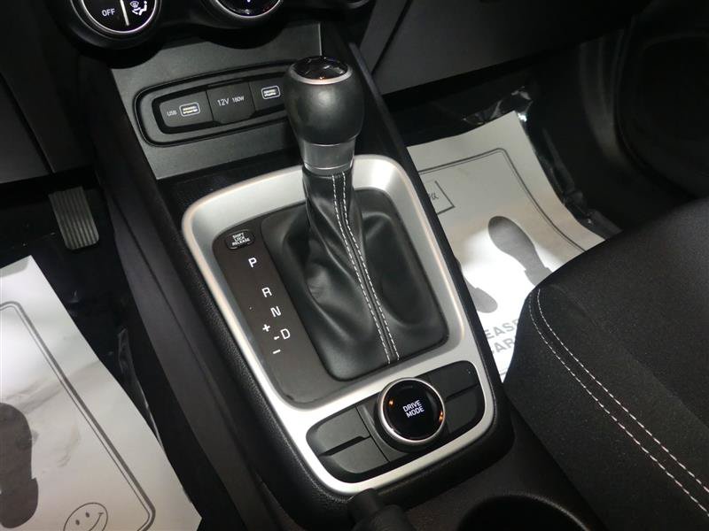 Used 2022 Hyundai Venue SEL FWD image 38