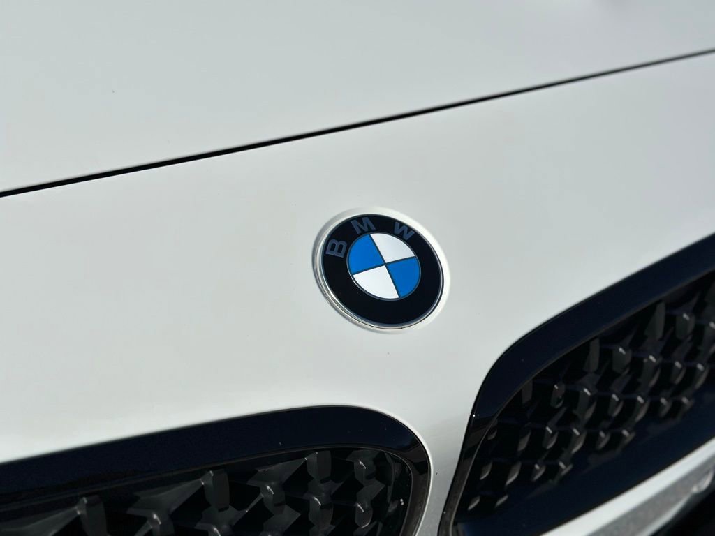 Used 2022 BMW Z4 M40i w/ Premium Package image 11