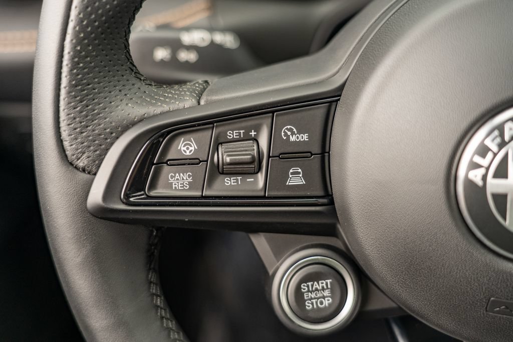 New 2025 Alfa Romeo Tonale w/ Premium Package AWD/4WD image 28