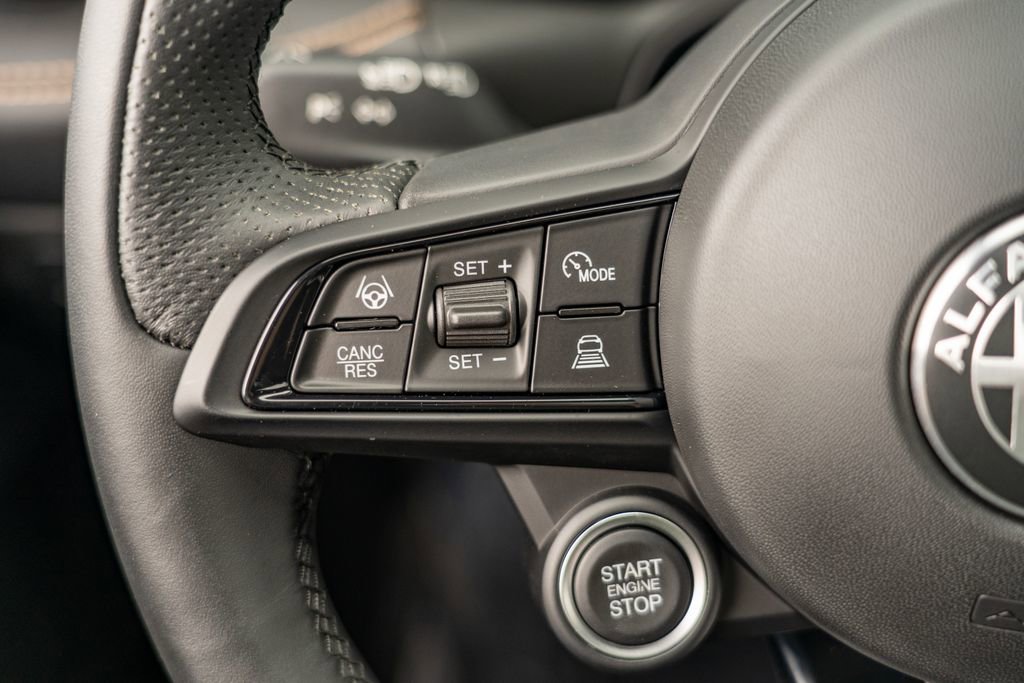 New 2025 Alfa Romeo Tonale w/ Premium Package image 28