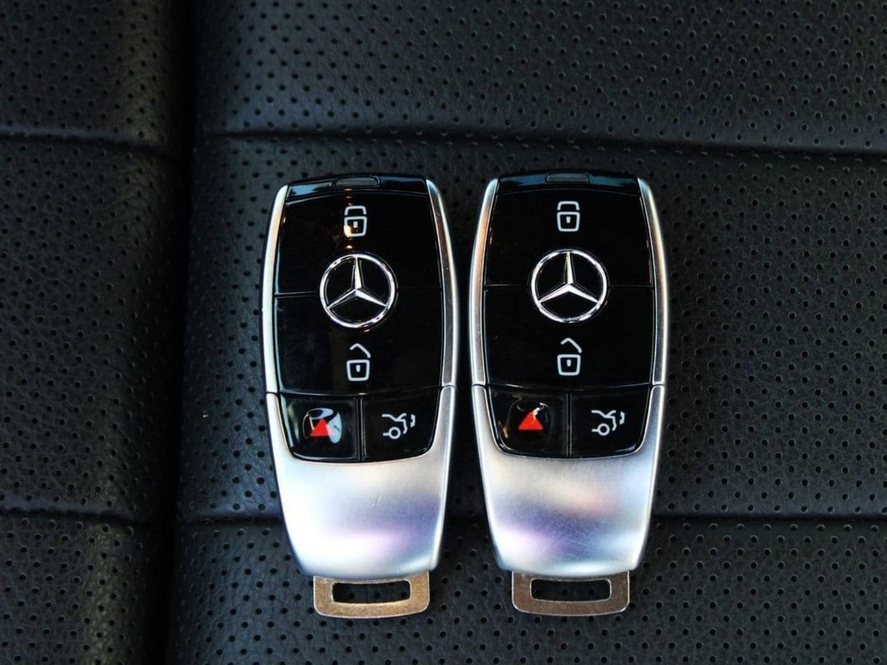 Used 2023 Mercedes-Benz E 450 4MATIC Cabriolet image 55