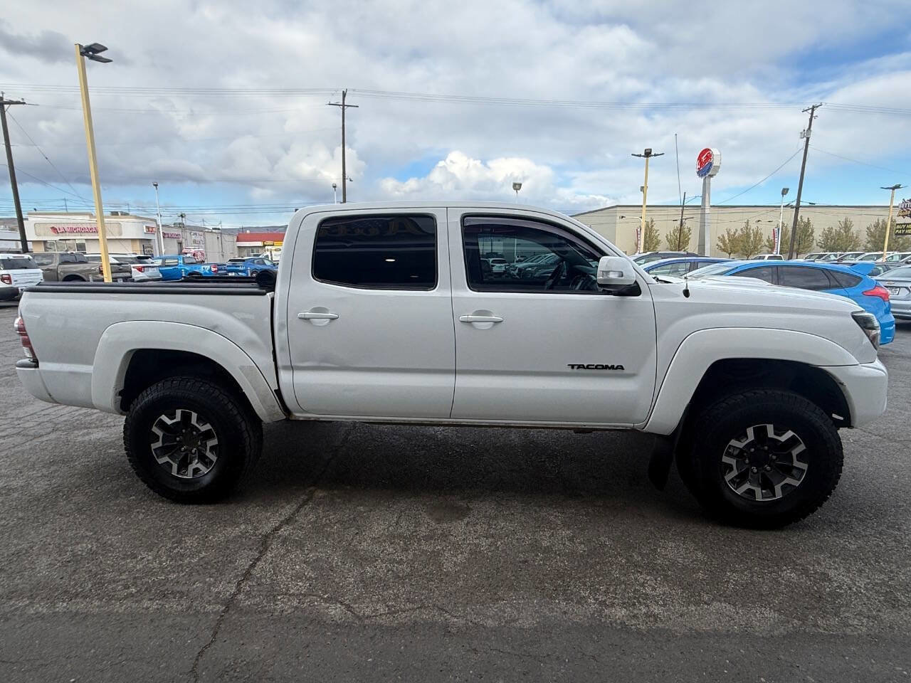 Used 2015 Toyota Tacoma TRD Pro w/ Off Road Towing Package image 5