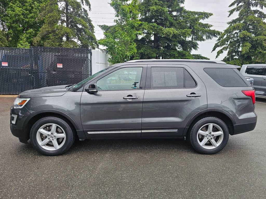 Used 2016 Ford Explorer XLT w/ Equipment Group 202A AWD/4WD image 2