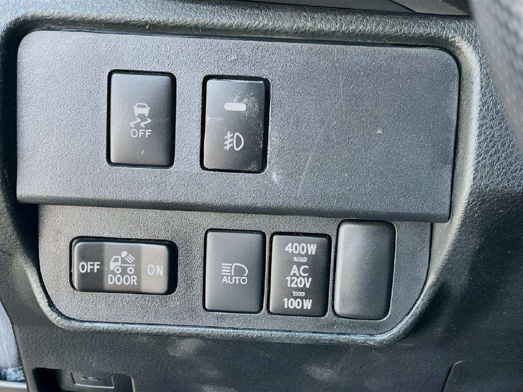 Used 2022 Toyota Tacoma TRD Off-Road AWD/4WD image 10