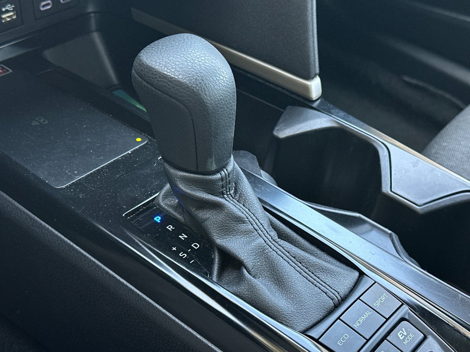 Used 2025 Toyota Camry LE image 18