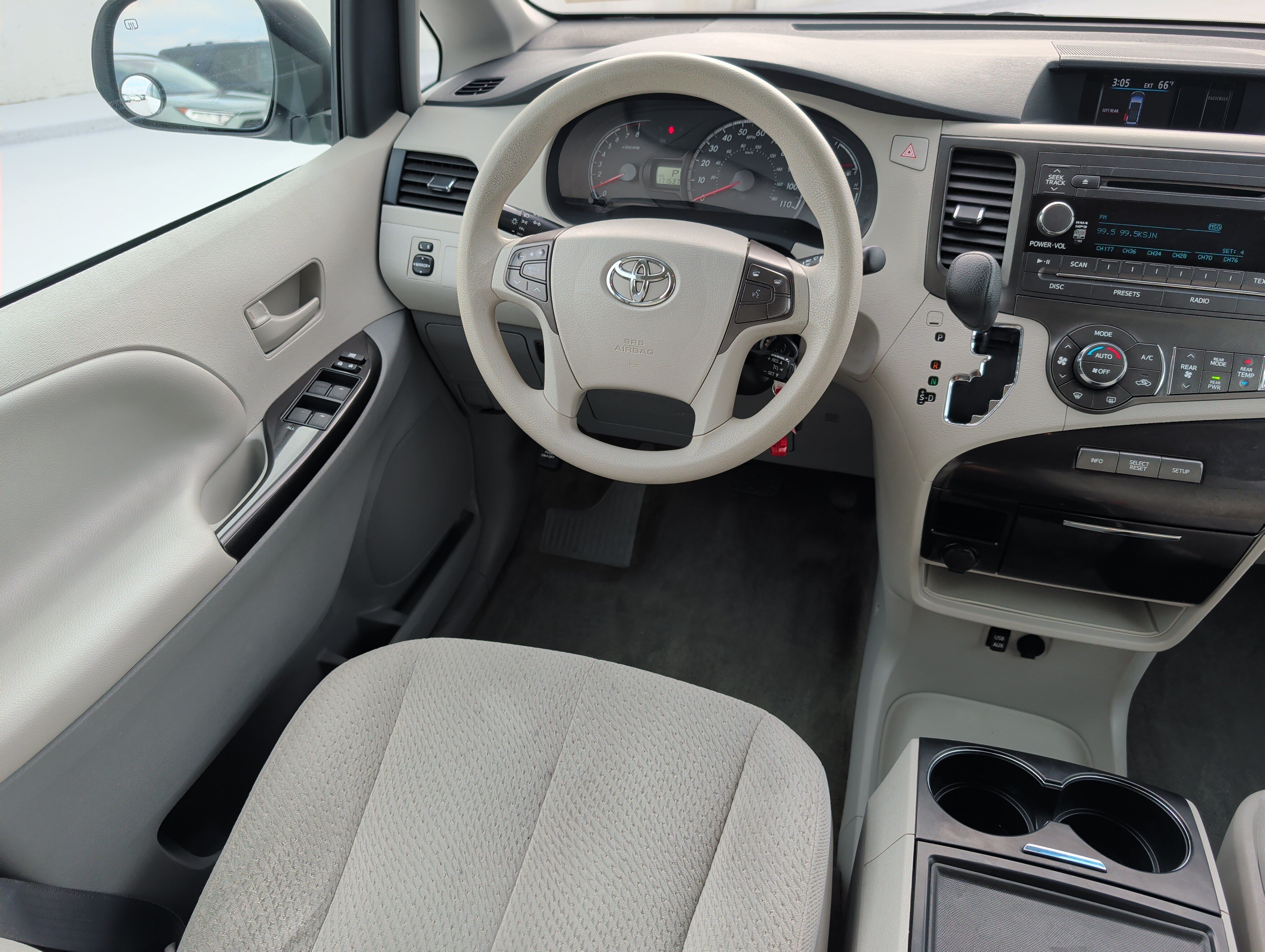 Used 2013 Toyota Sienna LE w/ Towing Pkg AWD/4WD image 9
