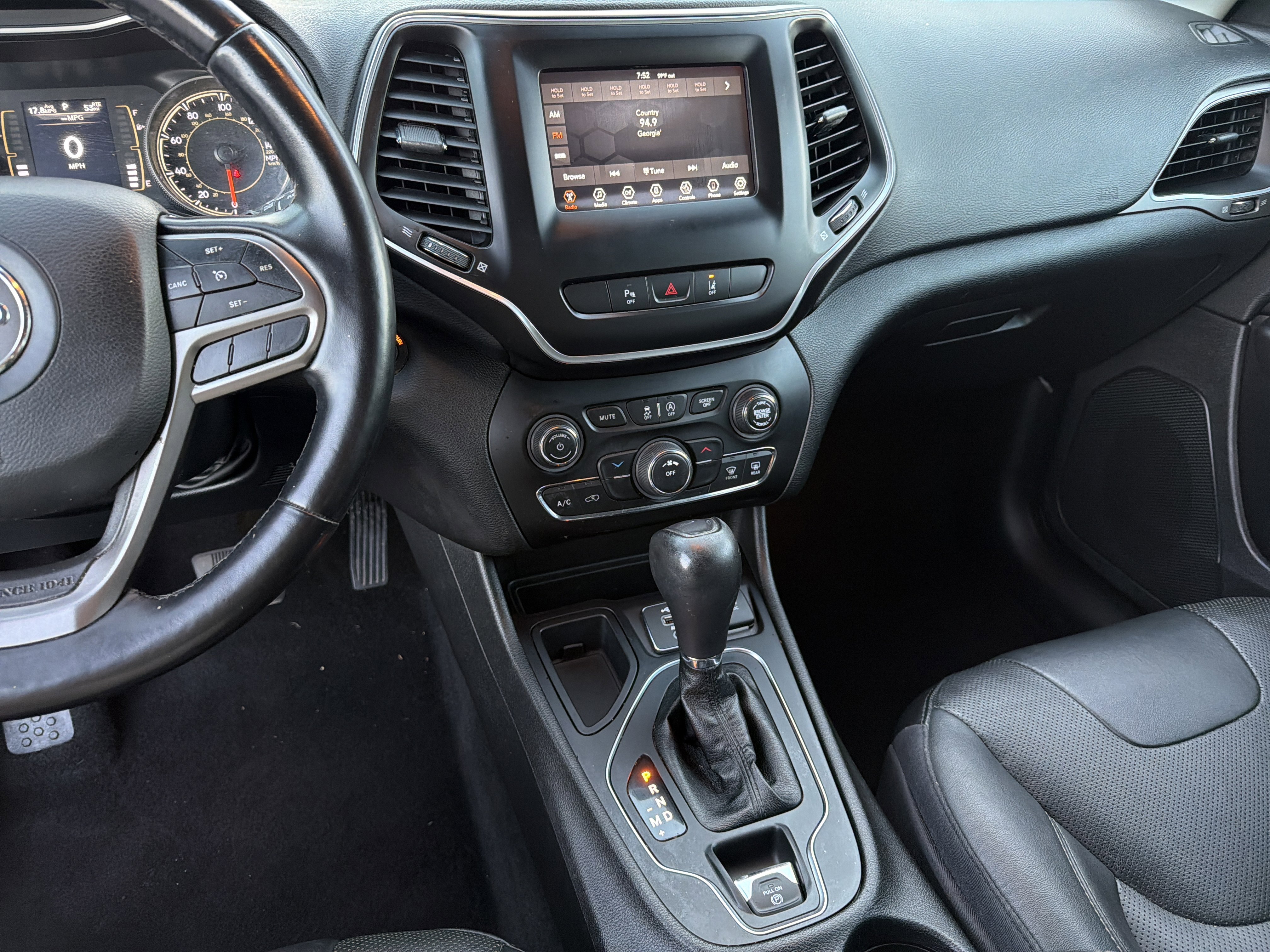 Used 2021 Jeep Cherokee Latitude Lux w/ Sun & Sound Group image 29