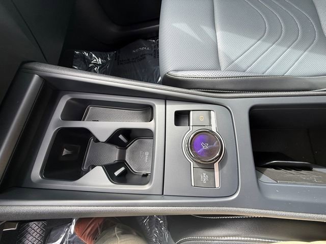 Used 2025 Volkswagen Tiguan SE w/ Panoramic Sunroof Package image 32