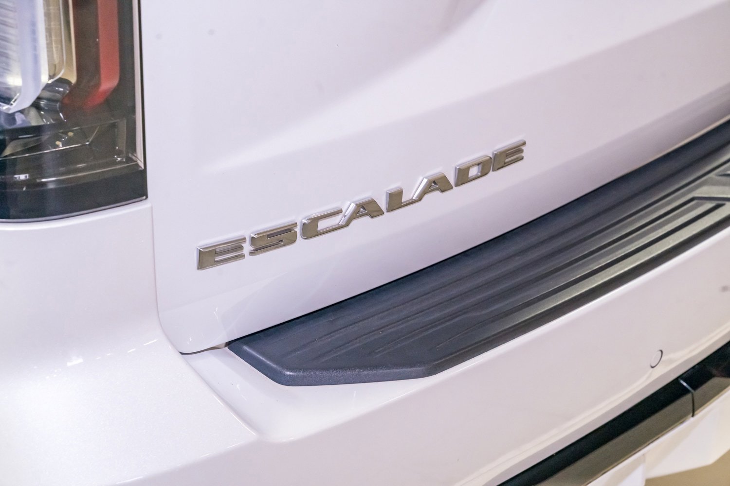 Used 2024 Cadillac Escalade ESV V w/ LPO, ONYX Package AWD/4WD image 57