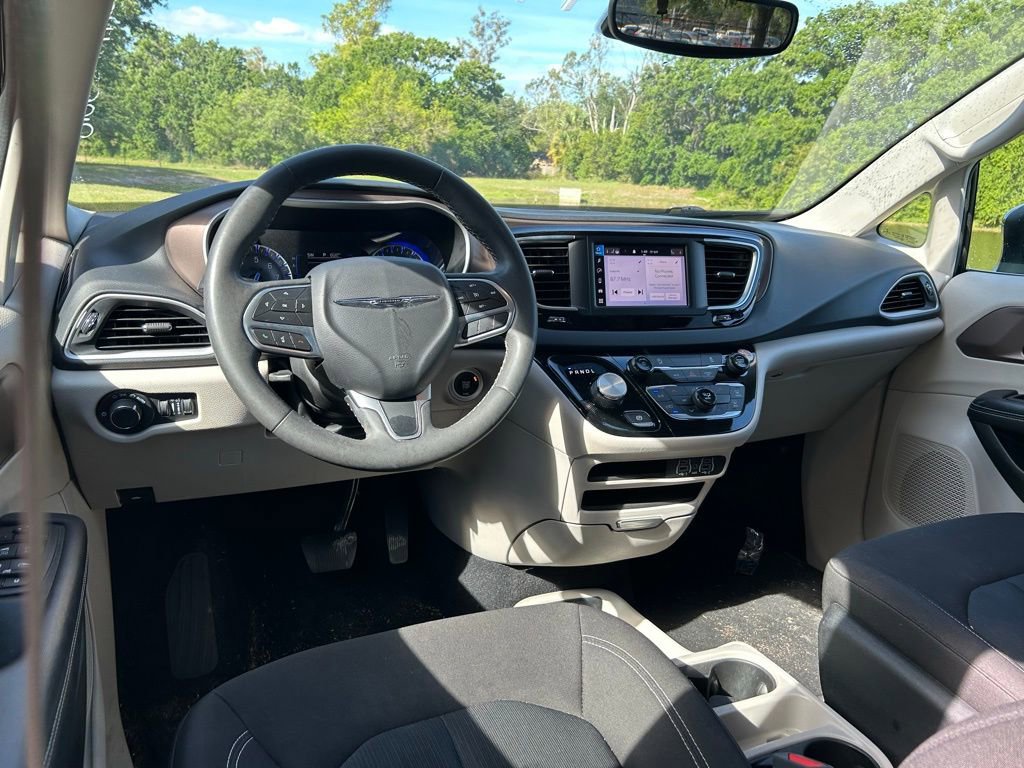 Used 2023 Chrysler Voyager LX FWD image 12