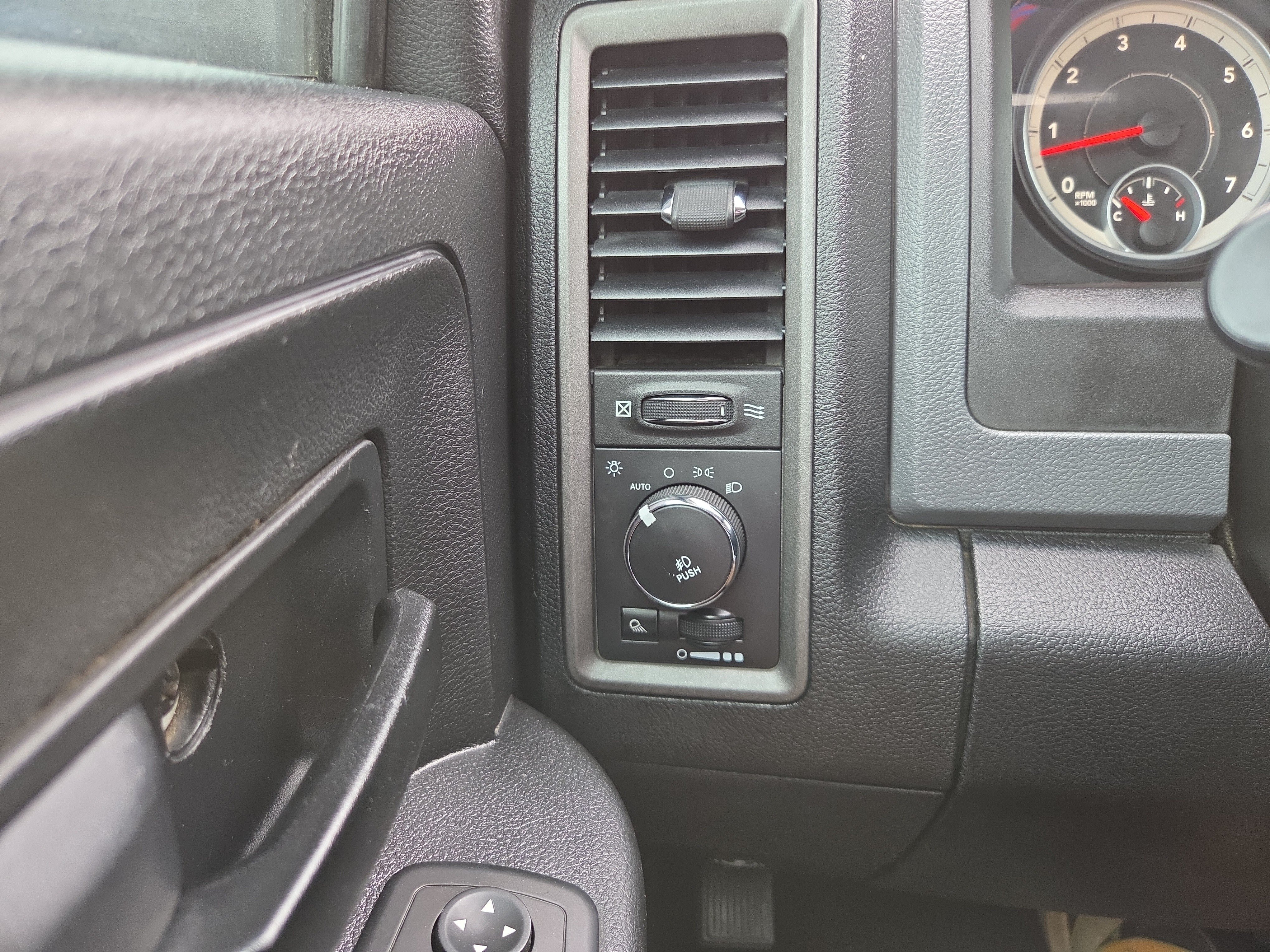 Used 2014 RAM 1500 Express w/ Black Ram 1500 Express Group RWD image 20