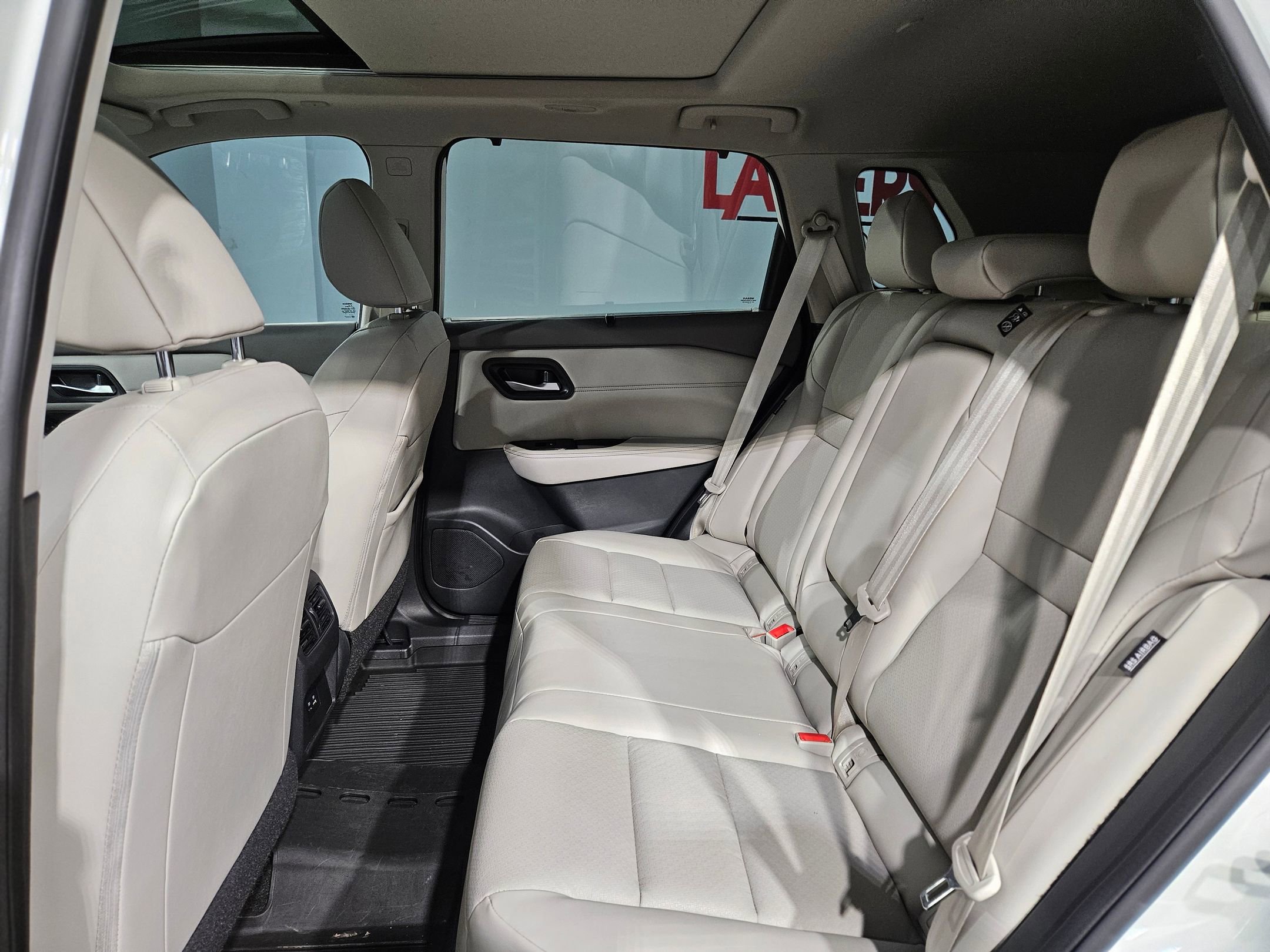 Used 2023 Nissan Rogue SV w/ SV Premium B Package image 36