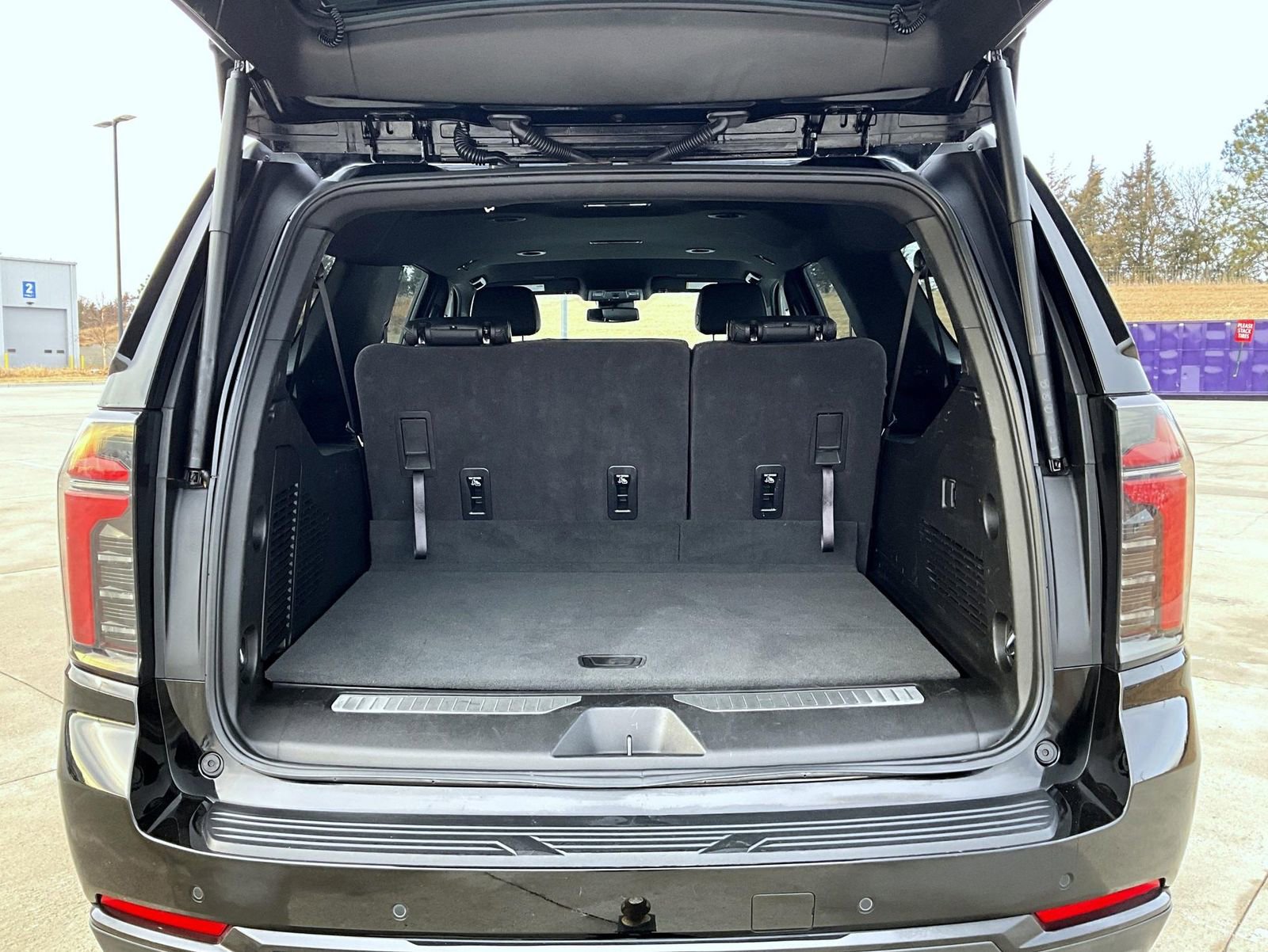 Used 2025 Chevrolet Suburban Z71 image 23